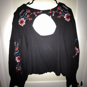 Flowy sleeve top, cut out on front chest area.